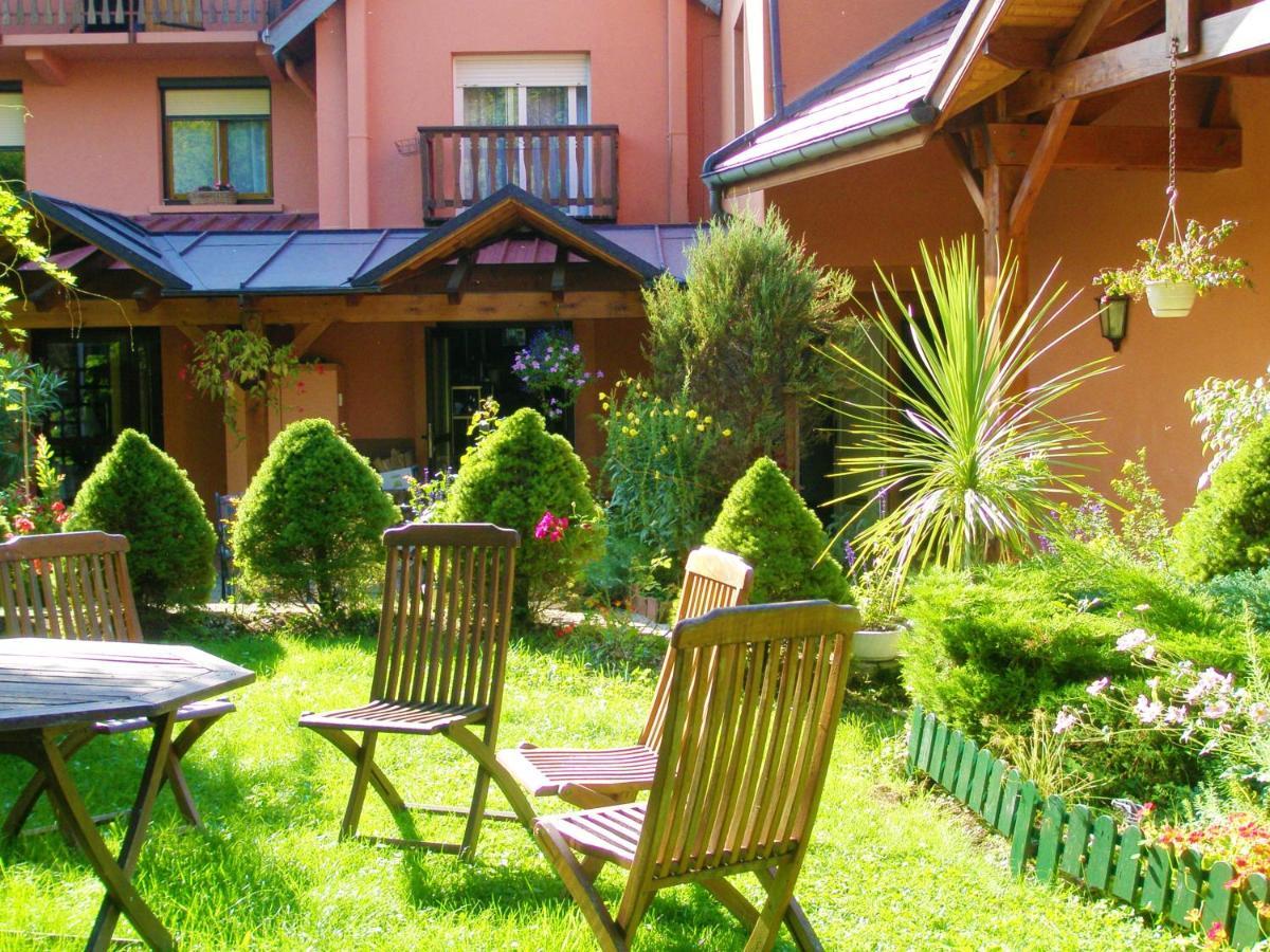 L'Auberge Des Gourmets Hotel Restaurant Le Vaudioux Exterior foto